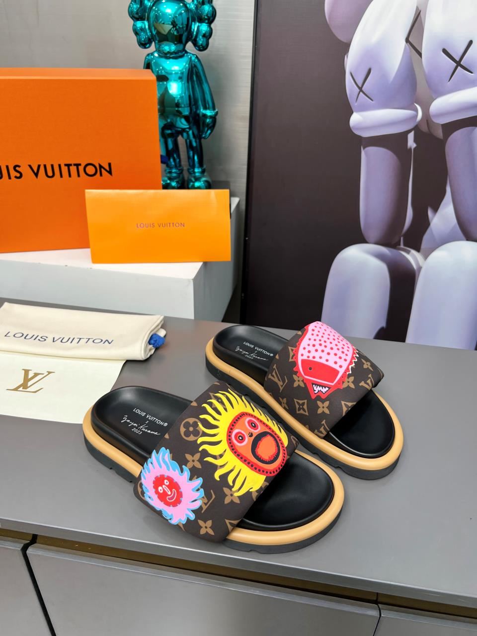 Louis Vuitton Slippers